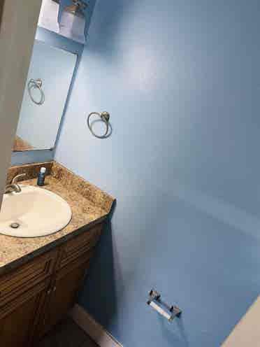 Room w/half bathroom for Rent