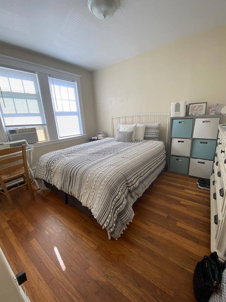 Seeking 2 Roommates in Brighton Apt