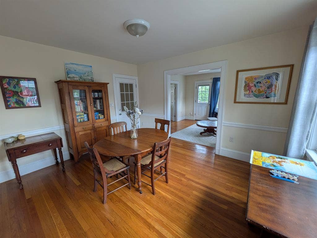 Seeking 2 Roommates in Brighton Apt