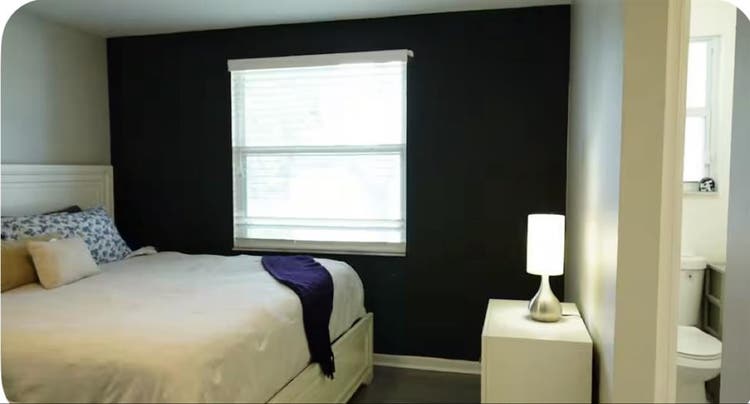 King master with bathroom
