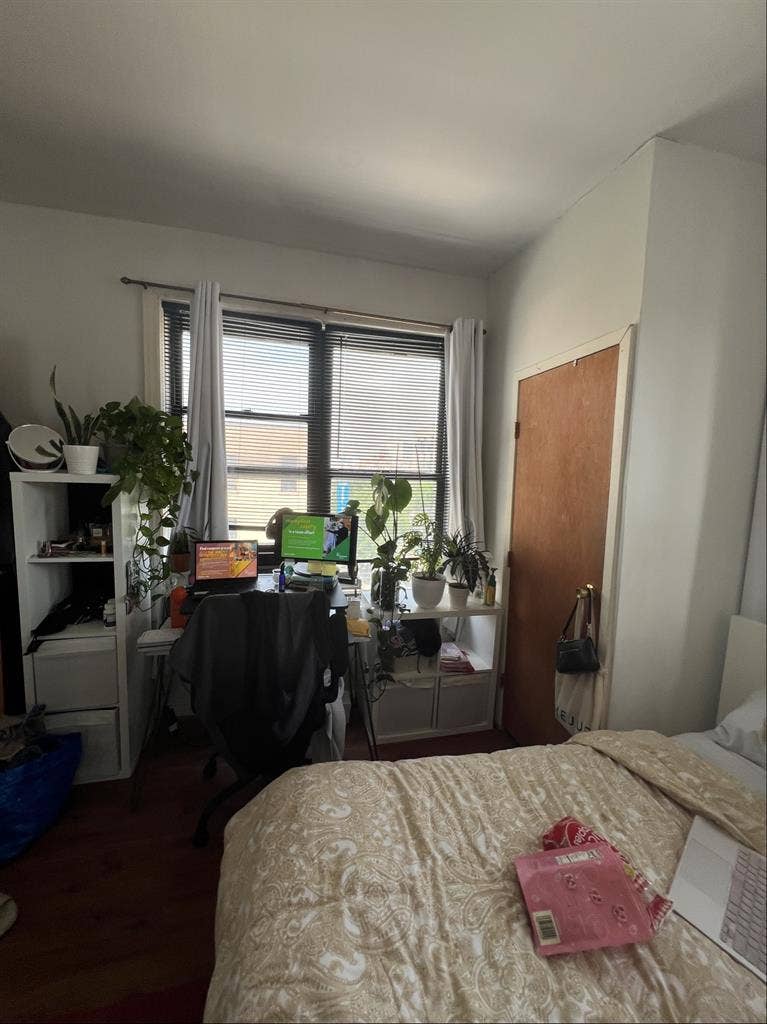 Woman only roommate needed July 1st