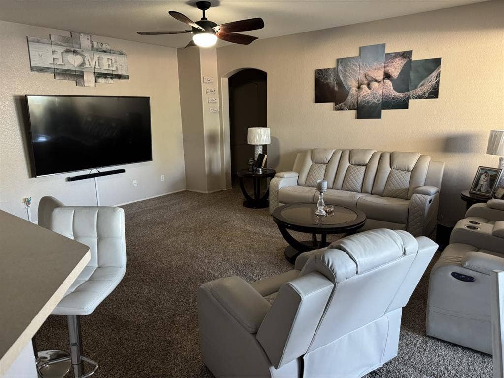 2 rooms available