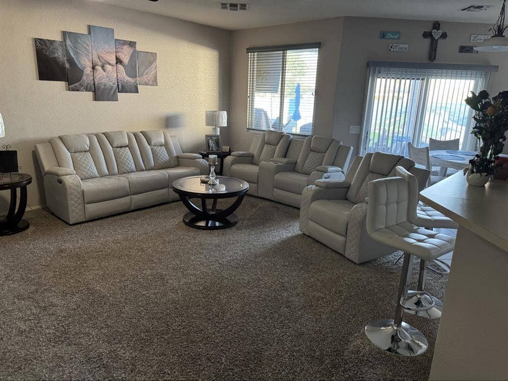 2 rooms available