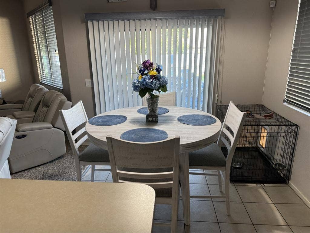 2 rooms available