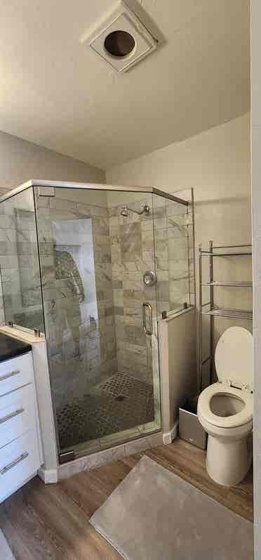 Private Room w/ En-Suite Bath