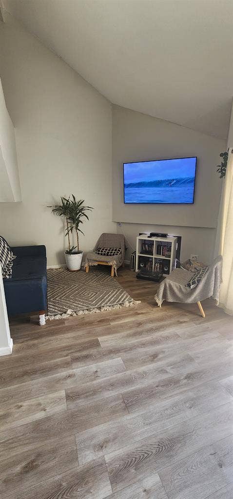 Private Room w/ En-Suite Bath