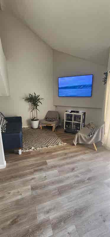 Private Room w/ En-Suite Bath