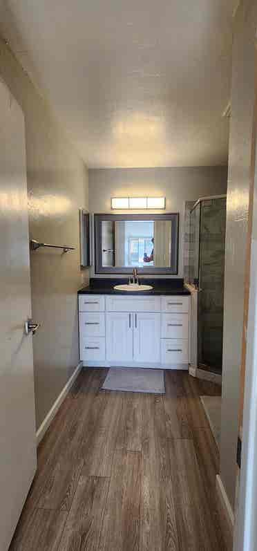 Private Room w/ En-Suite Bath