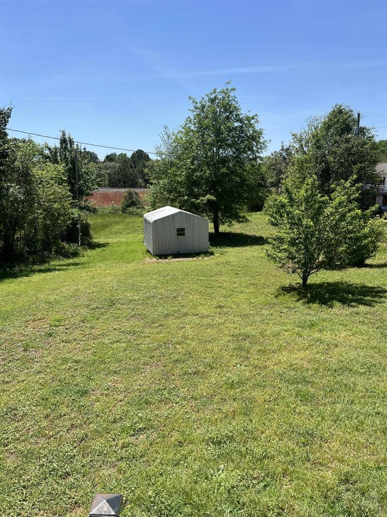 Room for rent in spacious 3 bedroom