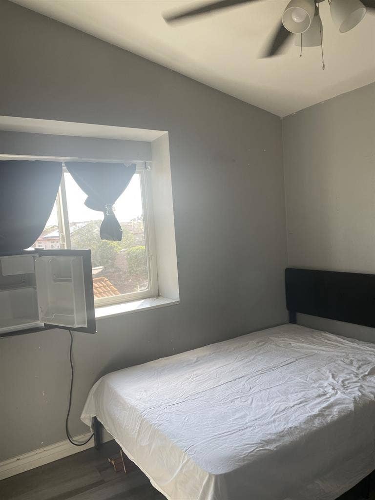 Room for rent $