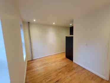Matching 3 Room+Mates With Pizza