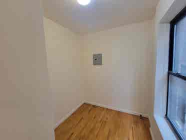 Matching 3 Room+Mates With Pizza