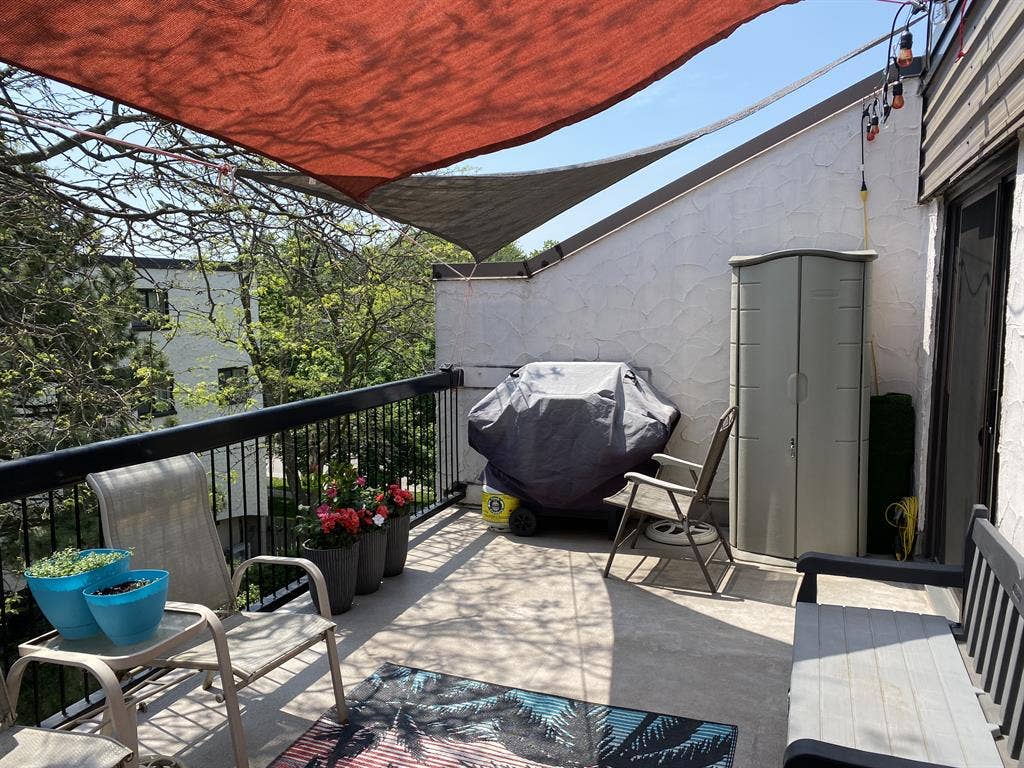 Seeking roomate - 2 storey condo