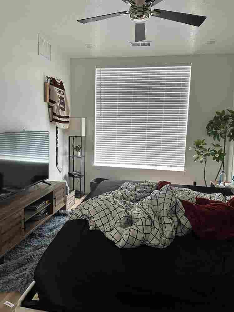 NEED A ROOMMATE ASAP