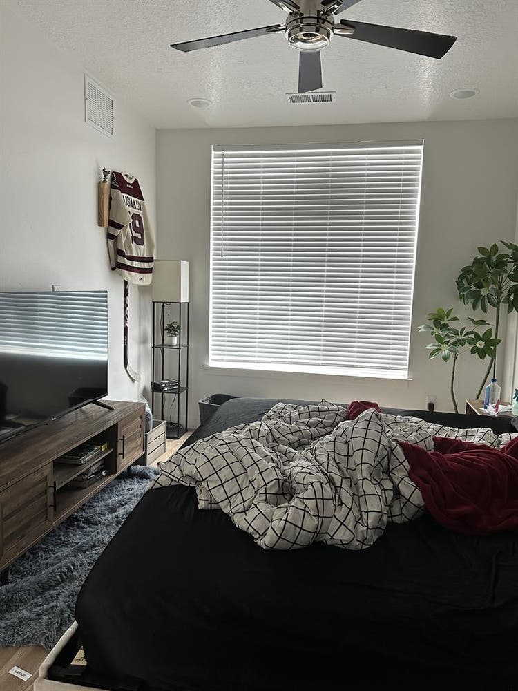 NEED A ROOMMATE ASAP