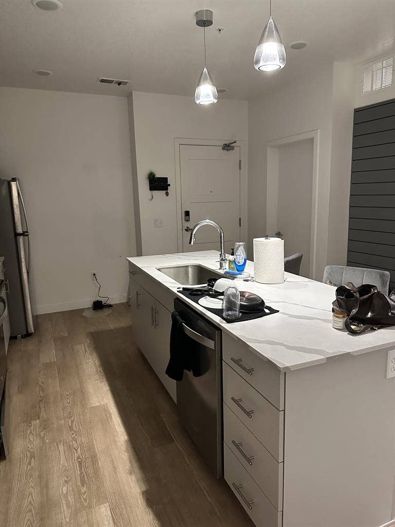 NEED A ROOMMATE ASAP