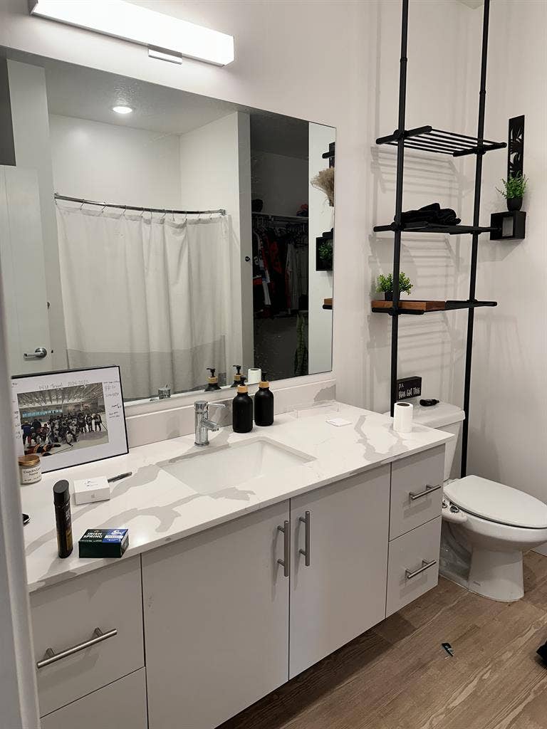 NEED A ROOMMATE ASAP
