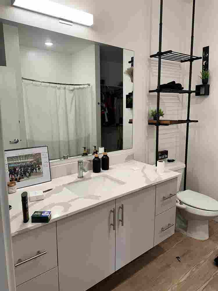 NEED A ROOMMATE ASAP