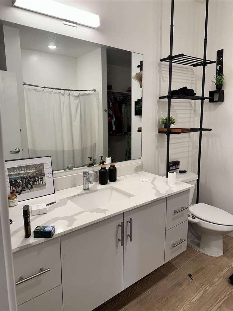 NEED A ROOMMATE ASAP