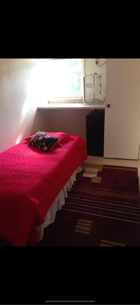 One bedroom in New Hyde Park