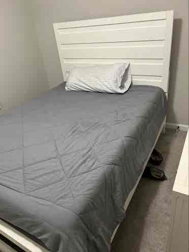 Come,rent this nice room. Approved.
