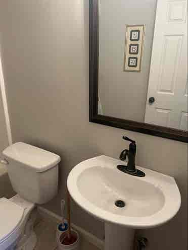 Come,rent this nice room. Approved.