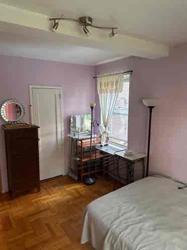 All girl 3 bedroom apartment $