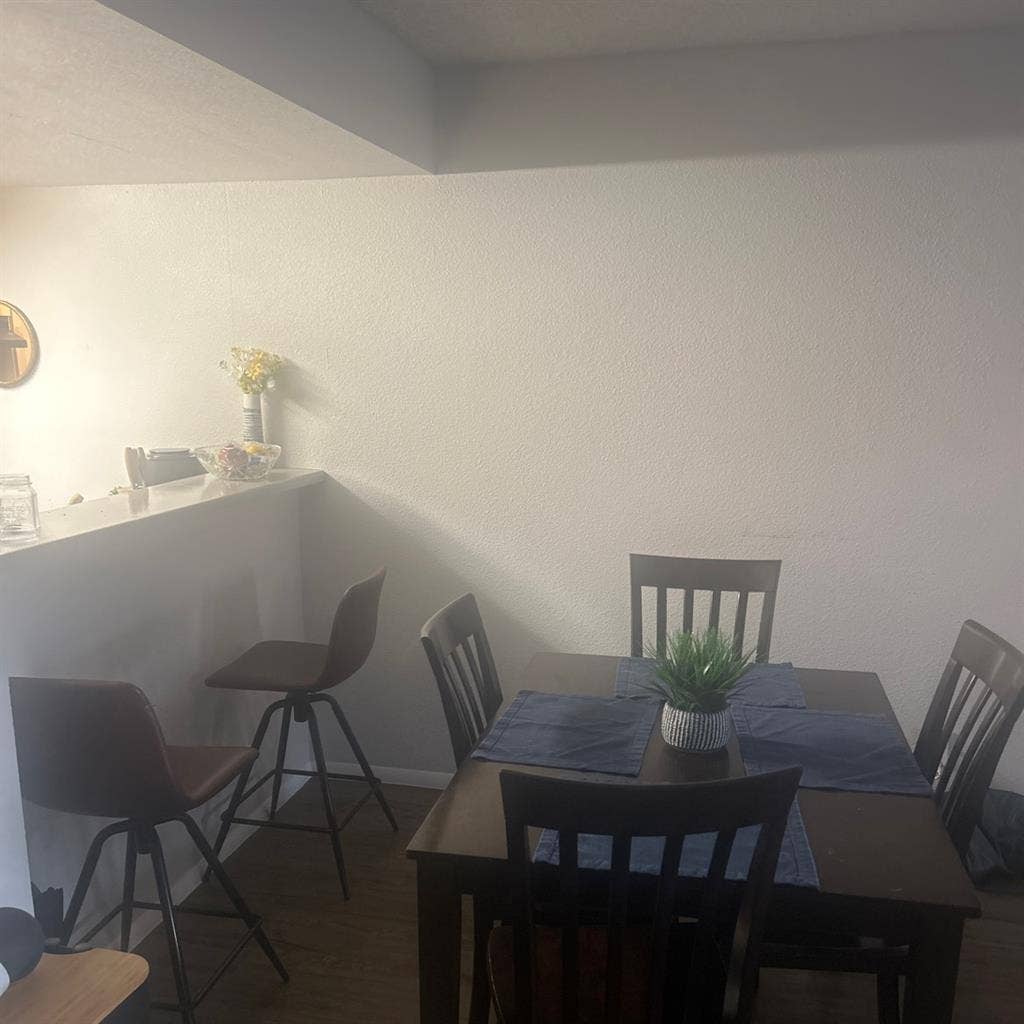 $, Glendale, August move in