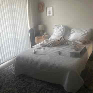 $, Glendale, August move in