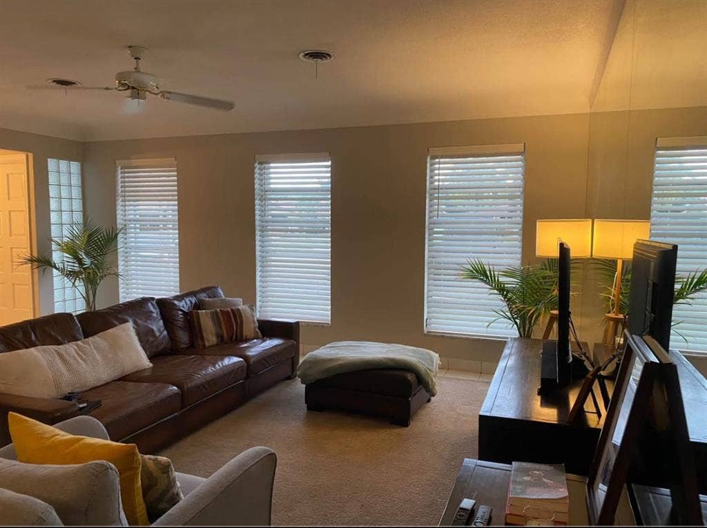 Room to rent in east Boca