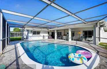 Room to rent in east Boca