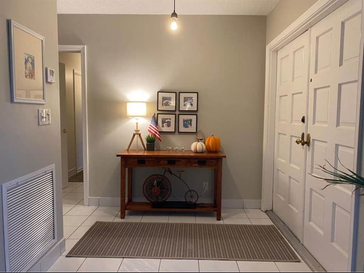 Room to rent in east Boca