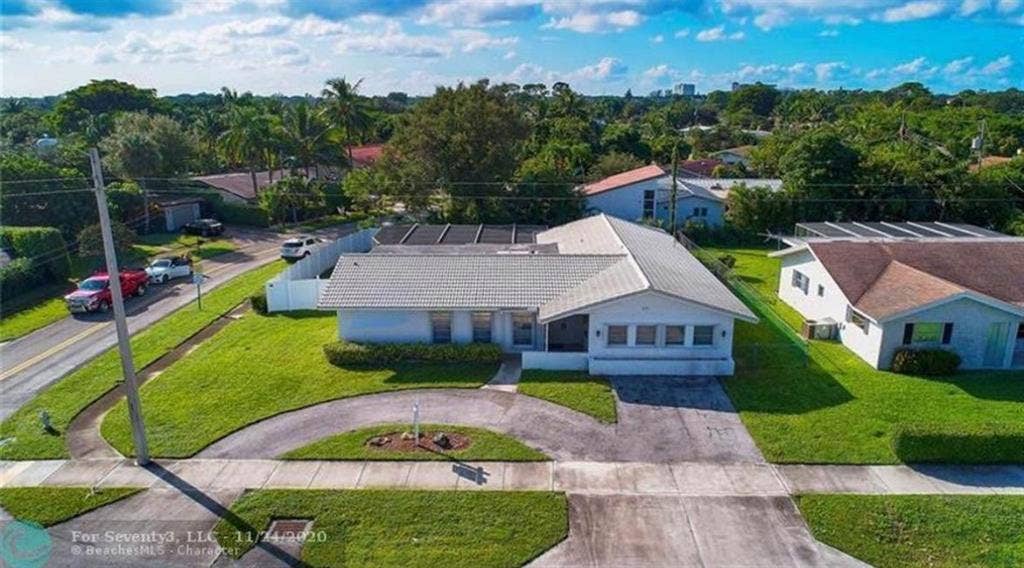 Room to rent in east Boca
