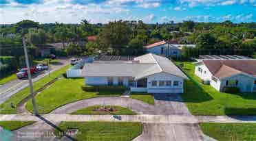 Room to rent in east Boca