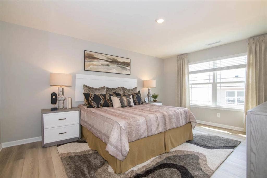Townhouse Room For Rent