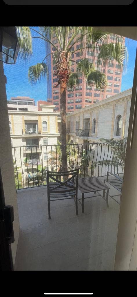 Top floor corner apartment!!