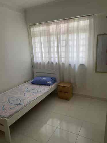 A specious common room for rent