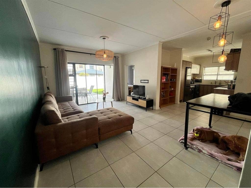 1 Unfurnished Room in House Share