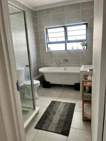 1 Unfurnished Room in House Share