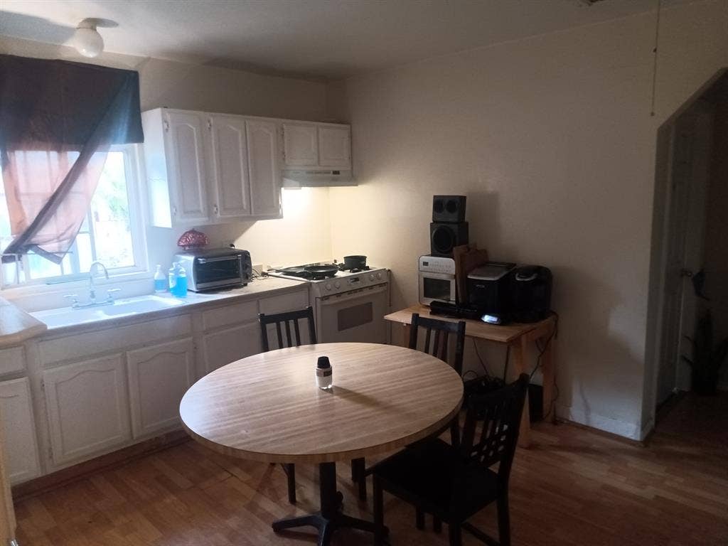 Room for rent by Villa parke