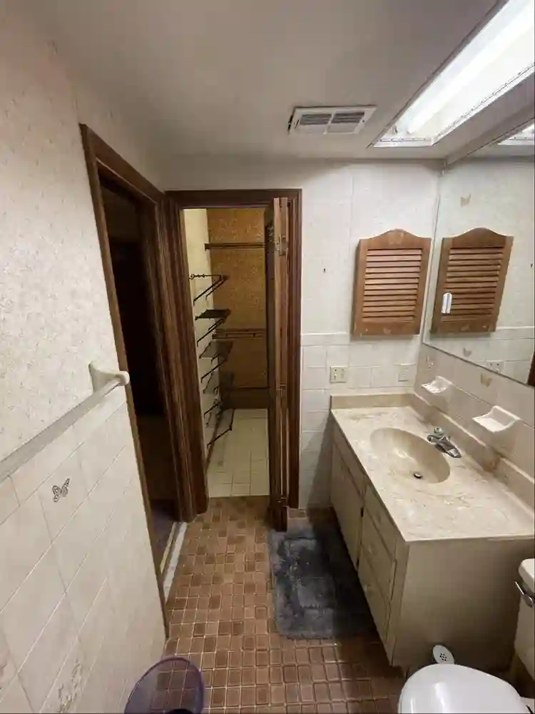 Big bedroom private bath and closet