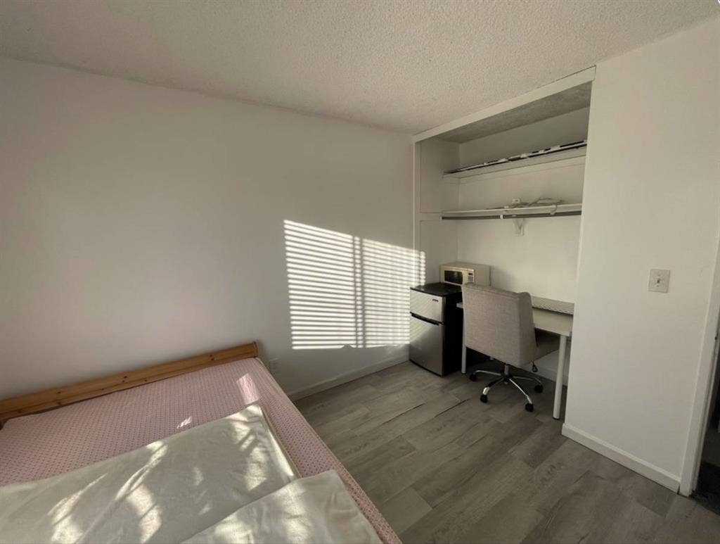 Furnished room