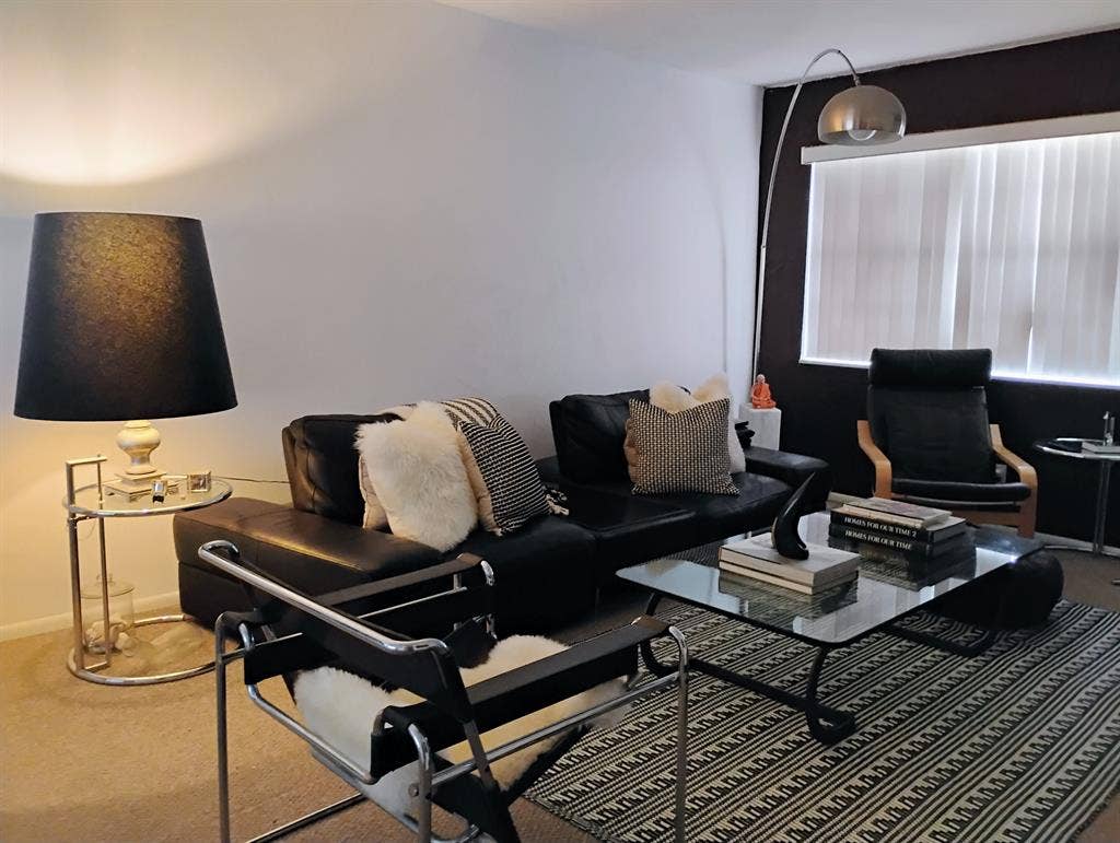 Looking for a Mature Male Roommate