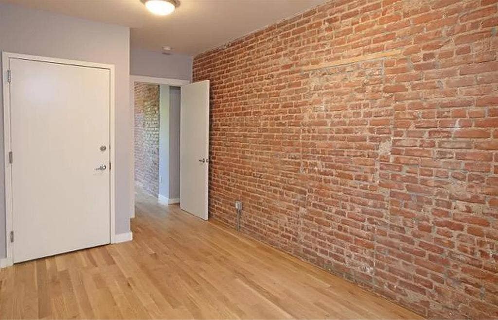 Room w. Private Bath in Bushwick