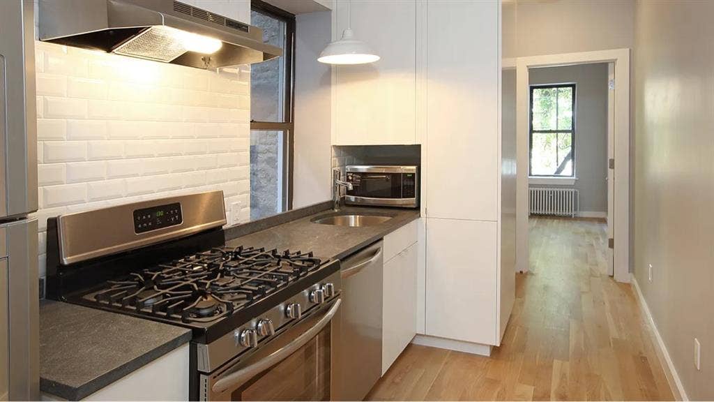 Room w. Private Bath in Bushwick