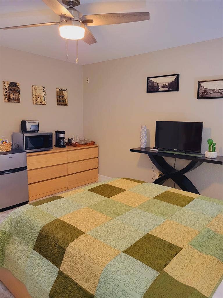Furnished Room for Rent 🏡