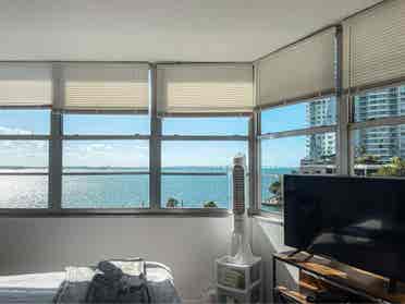 Brickell Roommate