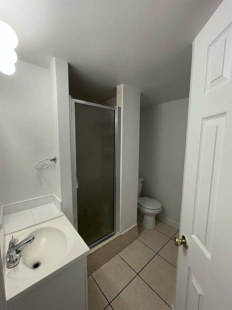 Brickell Roommate