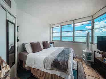 Brickell Roommate