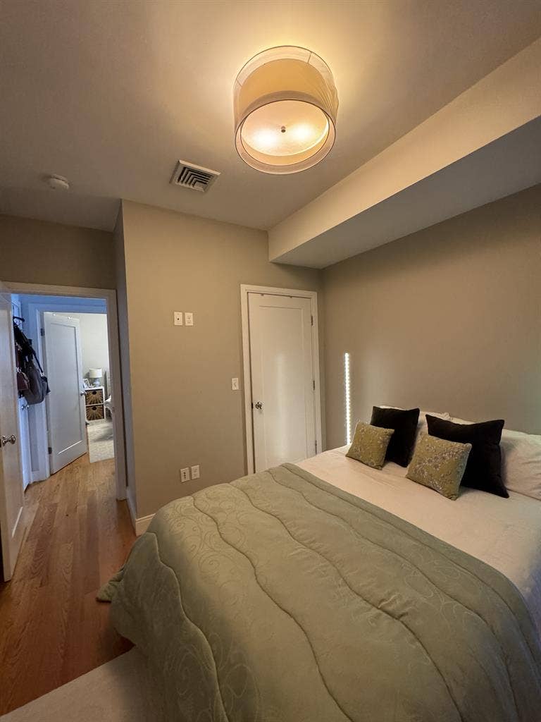 🚨 Looking for a roommate! 🚨